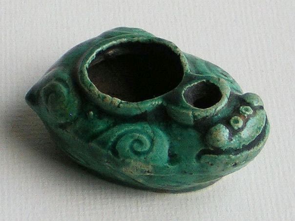 Porcelain washer in the shape of a toad - (8357)